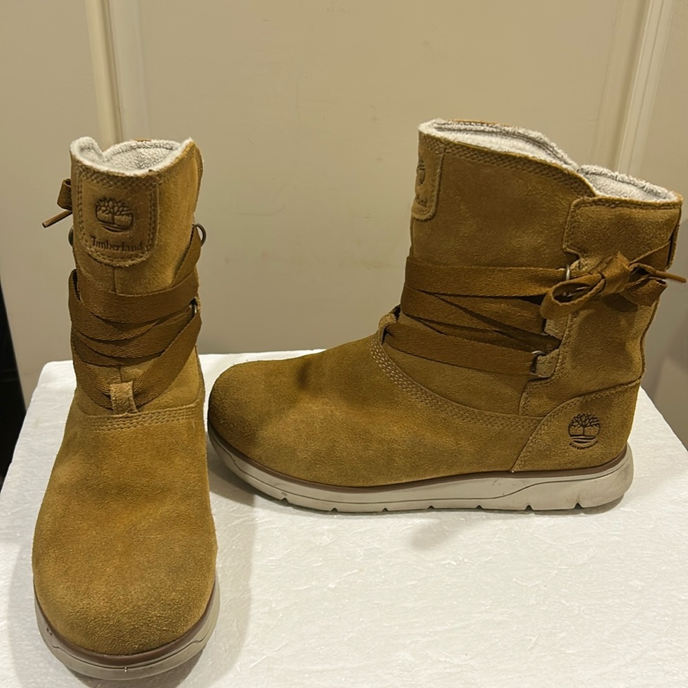 Timberland women’s suede crisscross slip in  ankle boots lined size 7.5 wheat